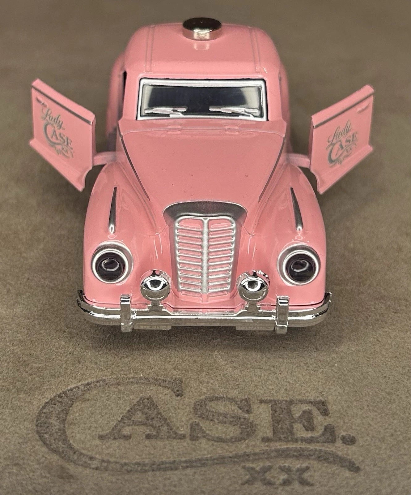 Custom Case XX Lady Case Pink Coupe Knife Display Stand w/ Magnet