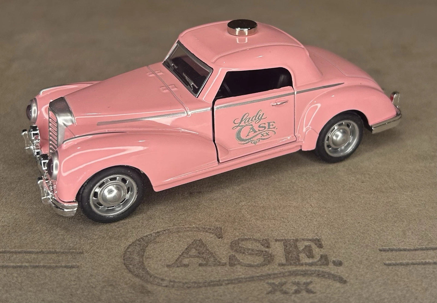 Custom Case XX Lady Case Pink Coupe Knife Display Stand w/ Magnet