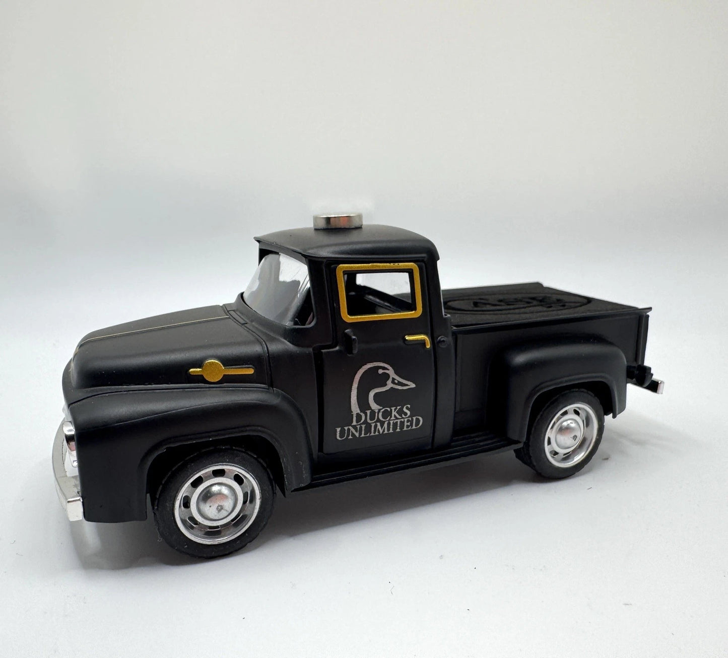 Case XX Ducks Unlimited Toy Truck Knife Display Stand w/ Magnet & Foam